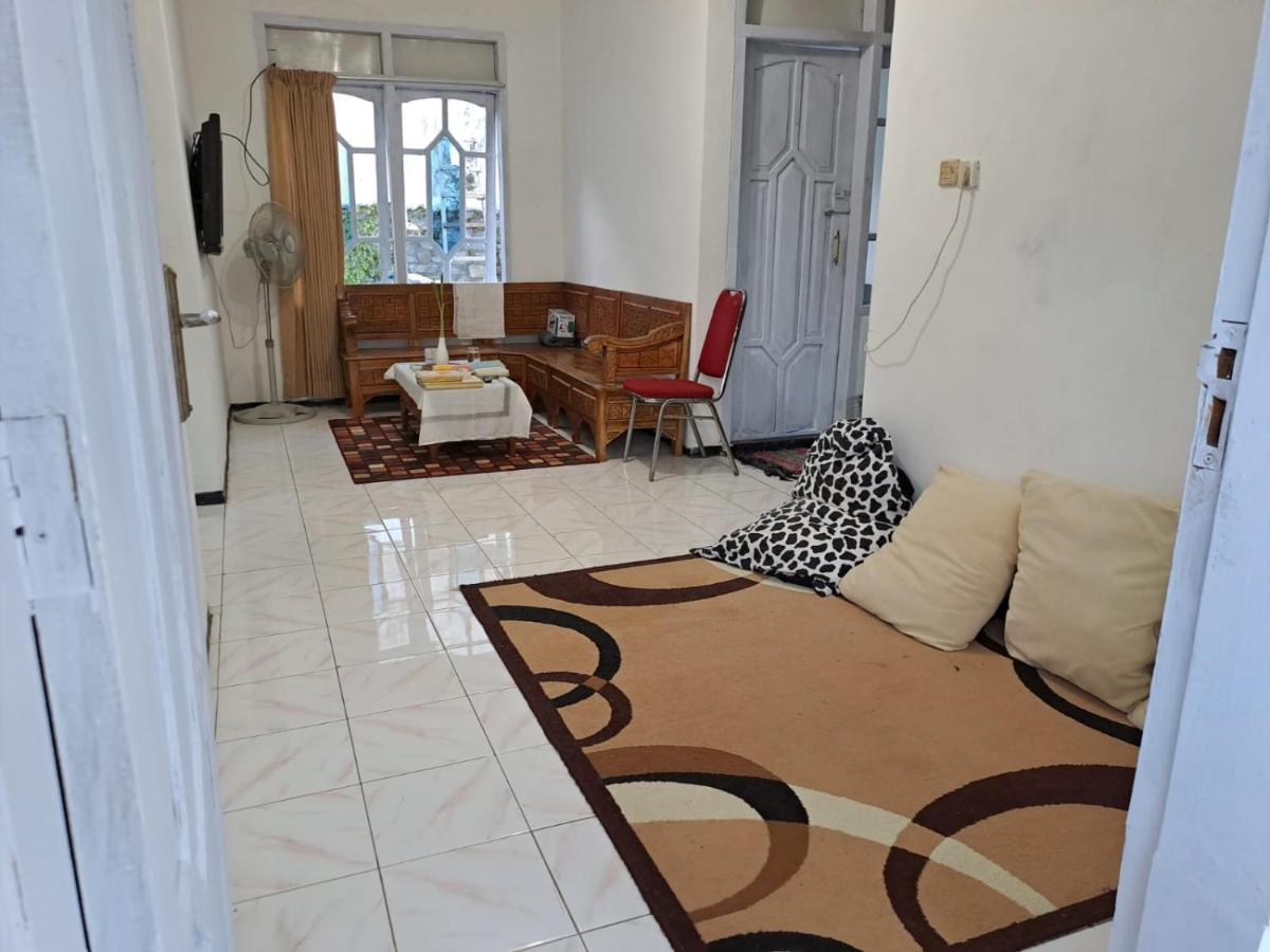 Indo Homestay Malang Eksteriør billede